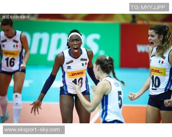 意大利女排奥运冠军埃格努亲临国米与劳塔罗互换球衣展现体育精神 意大利女排奥运冠军埃格努亲临国米与劳塔罗互换球衣展现体育精神