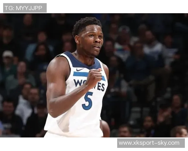 爱德华兹精准传球助攻戈贝尔轻松扣篮破包夹防守 爱德华兹精准传球助攻戈贝尔轻松扣篮破包夹防守