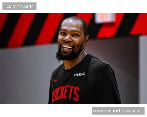 杜兰特与美女记者互动频频邀请共赏比赛后共享烧烤时光 杜兰特与美女记者互动频频邀请共赏比赛后共享烧烤时光