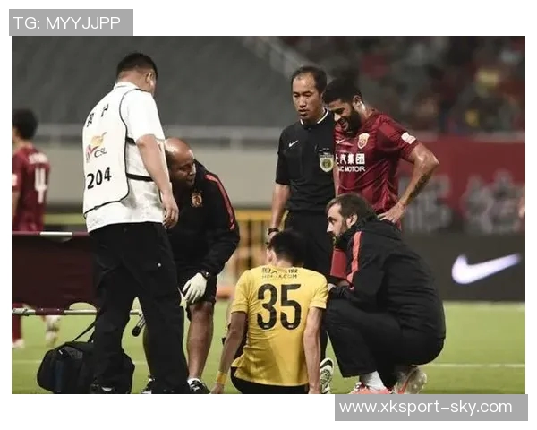 泰国队换人出现意外情况裁判与中国队共同调解纷争 泰国队换人出现意外情况裁判与中国队共同调解纷争