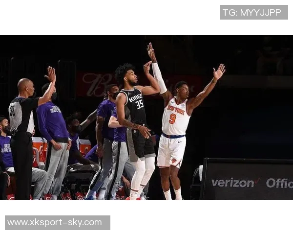 曼恩半场表现惊艳五投全中三分两中助球队取得领先 曼恩半场表现惊艳五投全中三分两中助球队取得领先